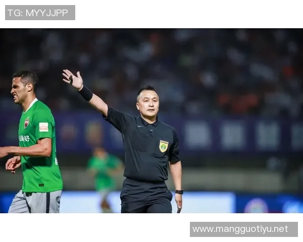 赛后复盘深圳足球队与杭州足球队的战术意识与表现分析 赛后复盘深圳足球队与杭州足球队的战术意识与表现分析