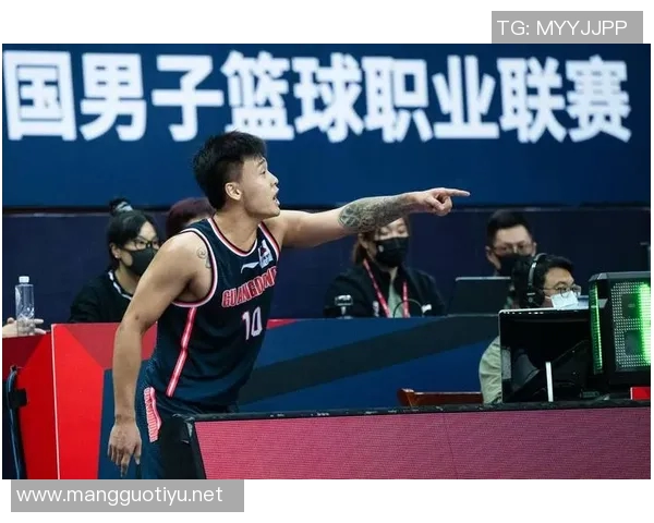 运动数据南京篮球队阵地战体系的战术解析与实战应用探讨